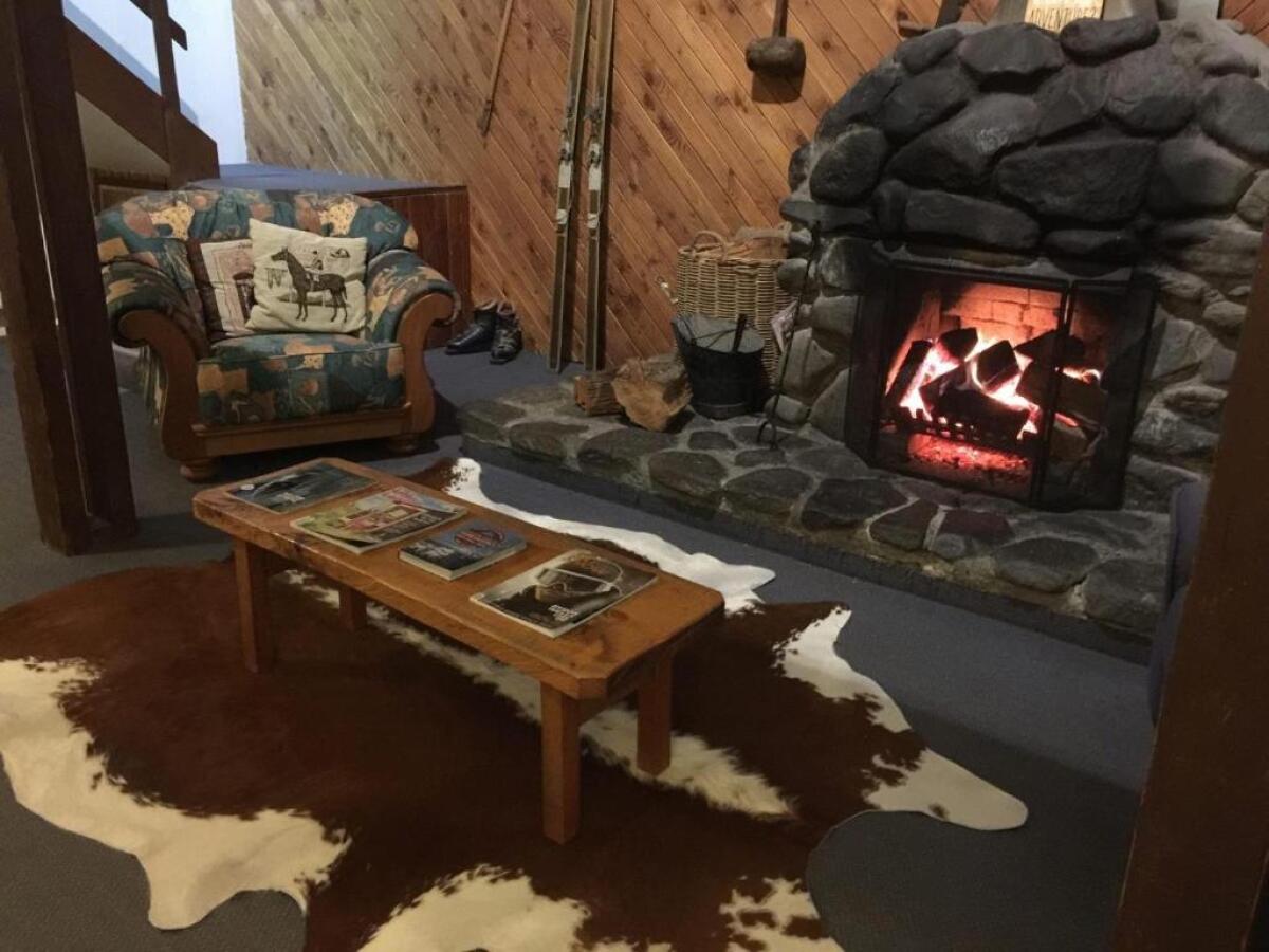 Adventure Lodge & Motel