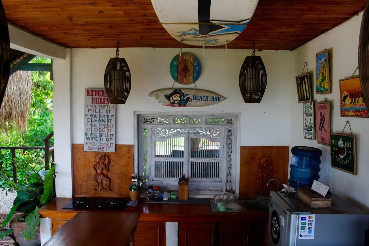 Dikaloha Medewi Surfcamp