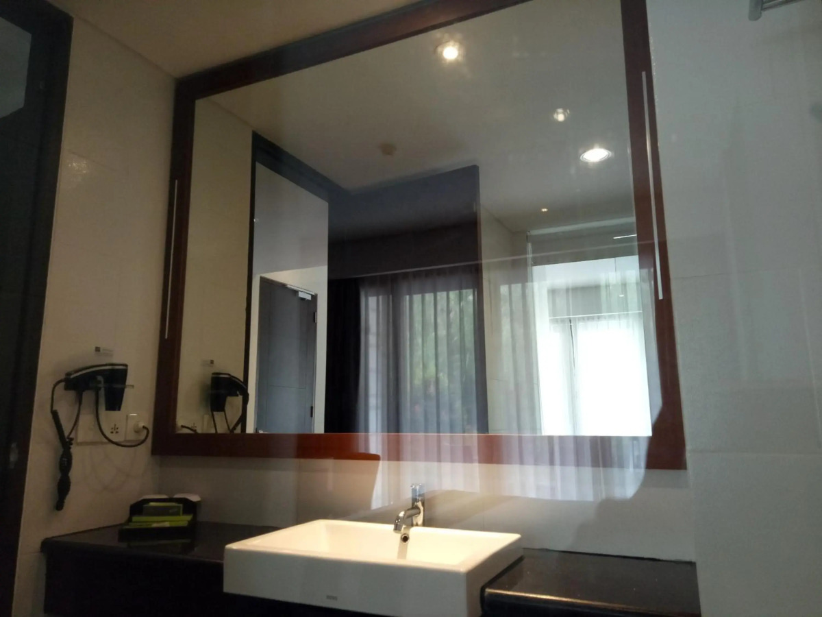 Отель Grand Whiz Nusa Dua