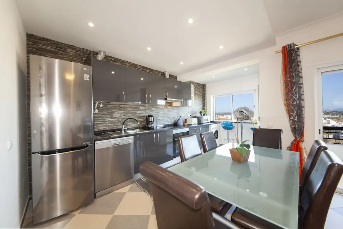 B17 - The Stunning Seaview Apartment