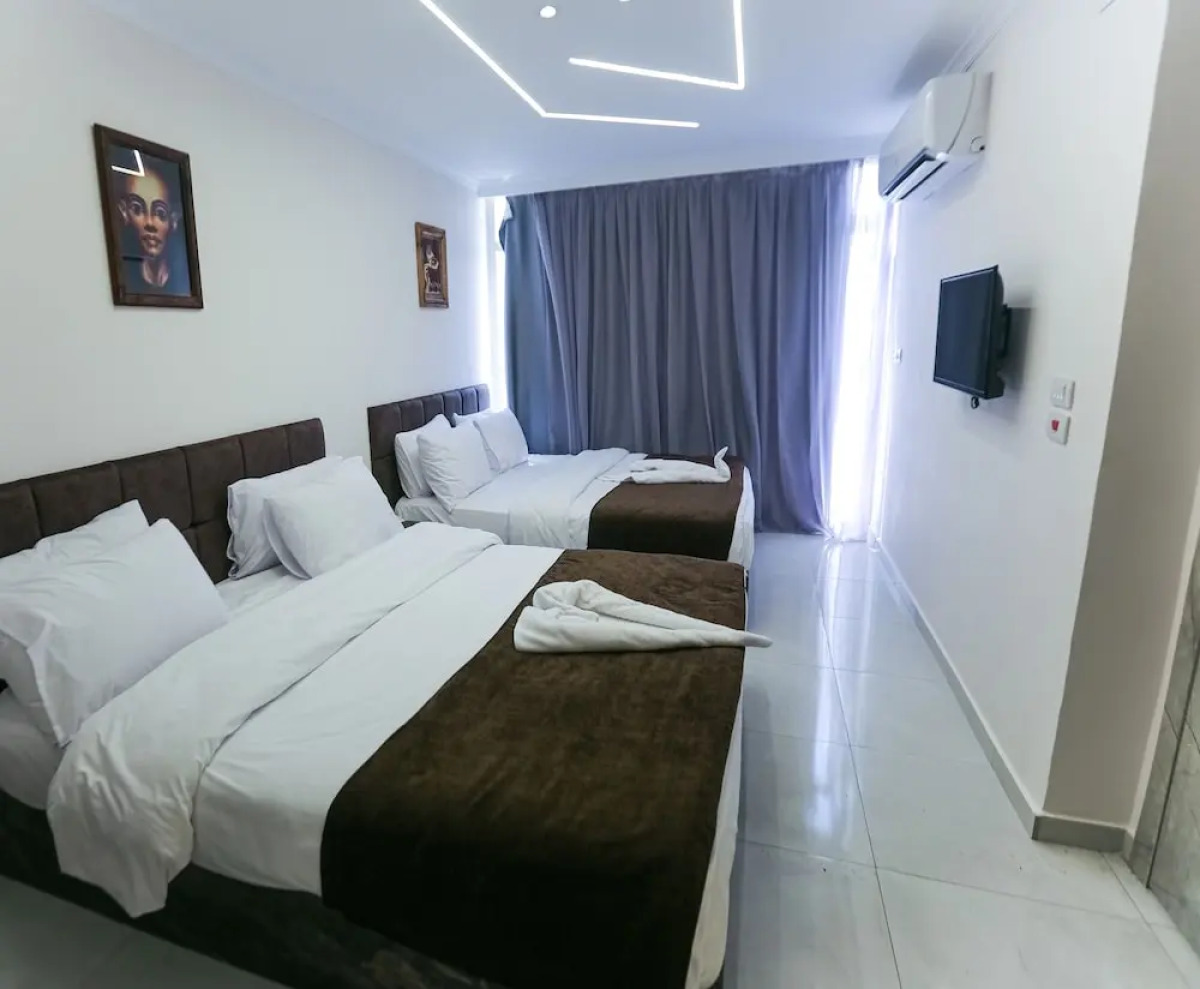 Shadow Pyramids View INN