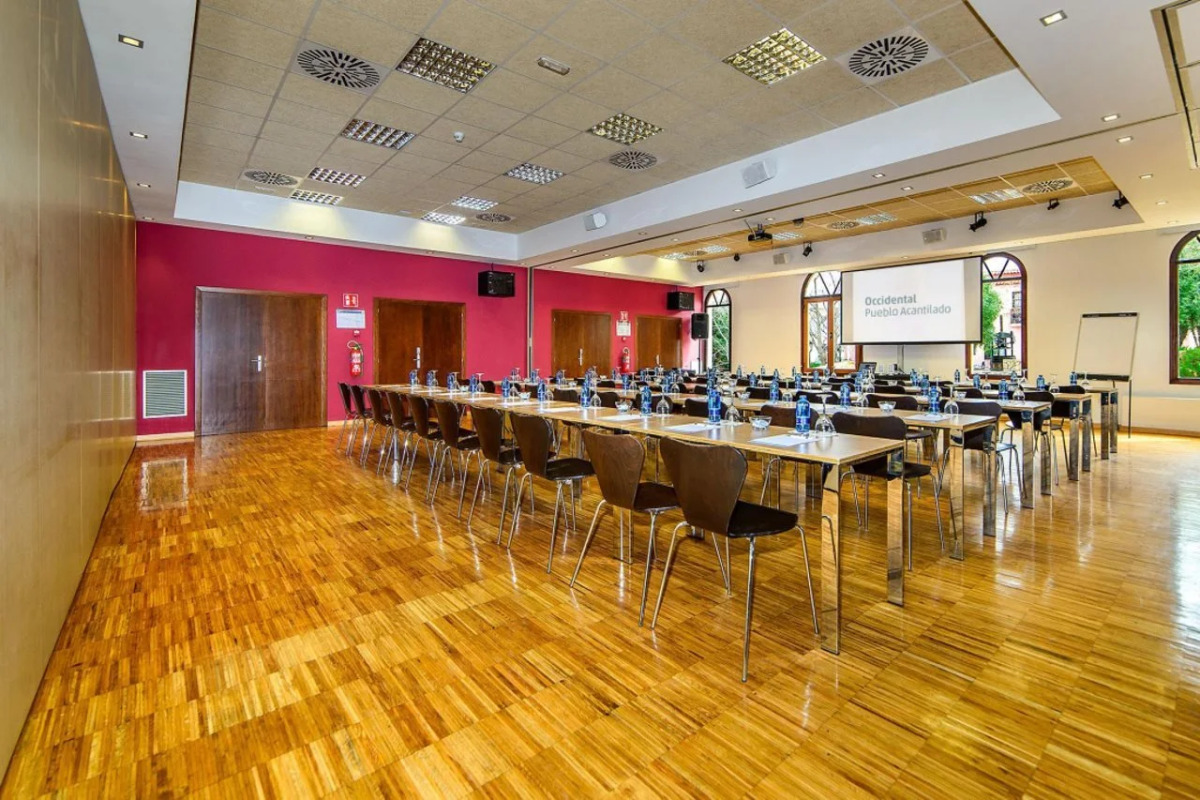 Occidental Pueblo Acantilado