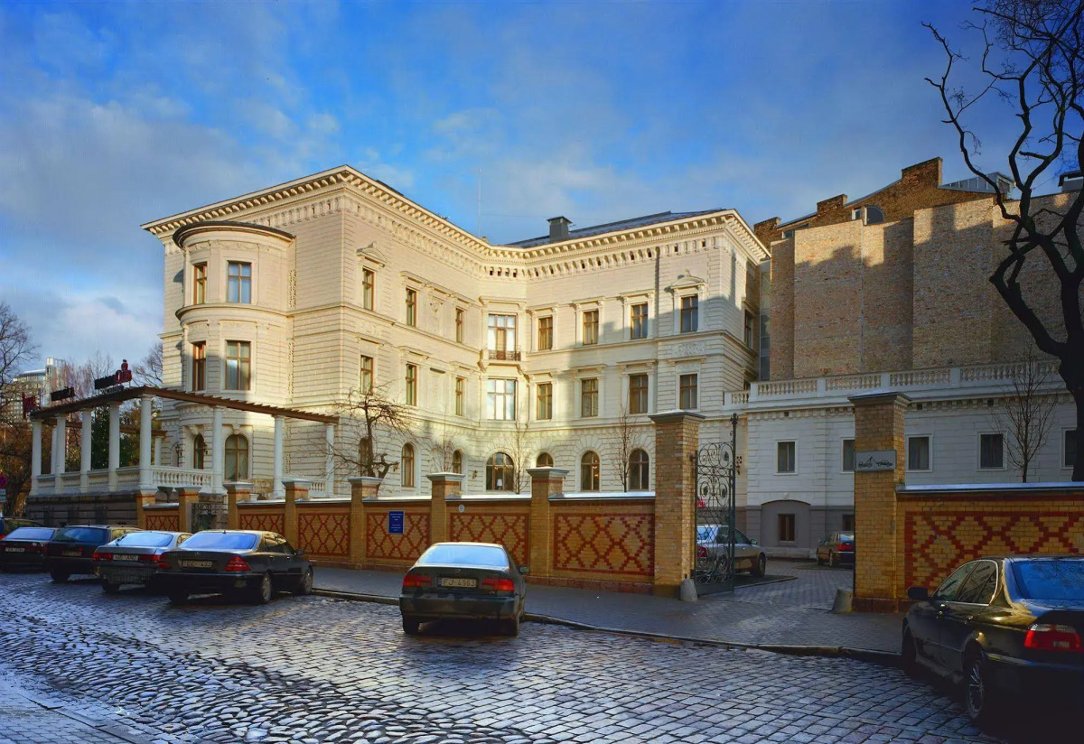 Отель The Benjamin House