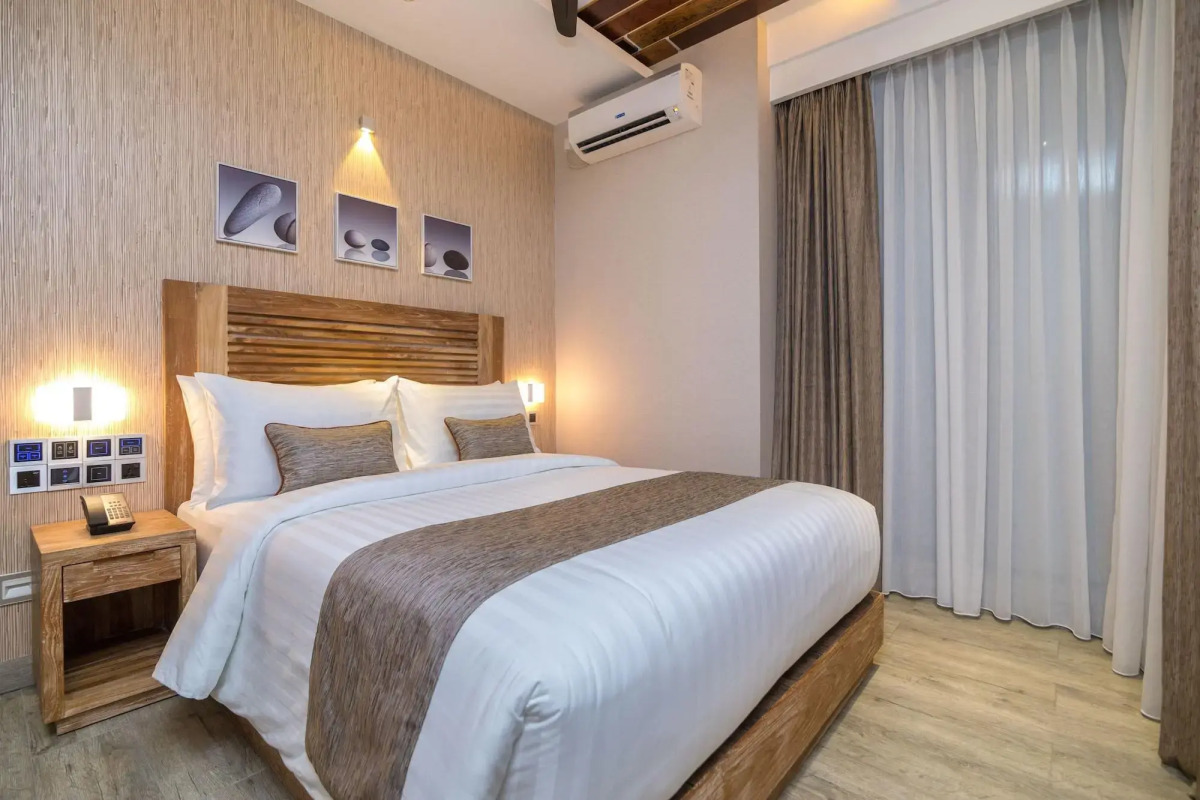 Отель Samann Grand