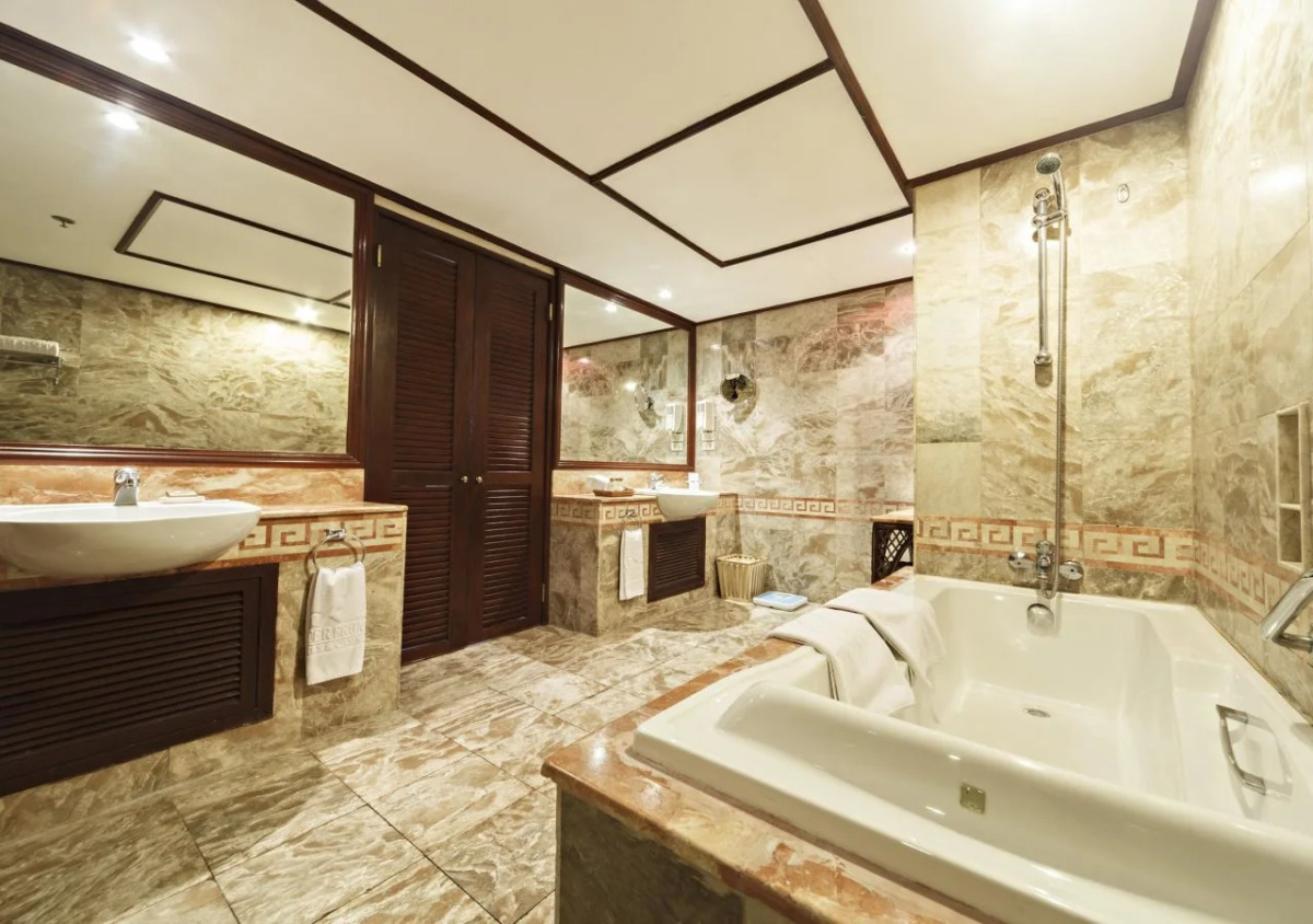 Waterfront Airport Hotel & Casino