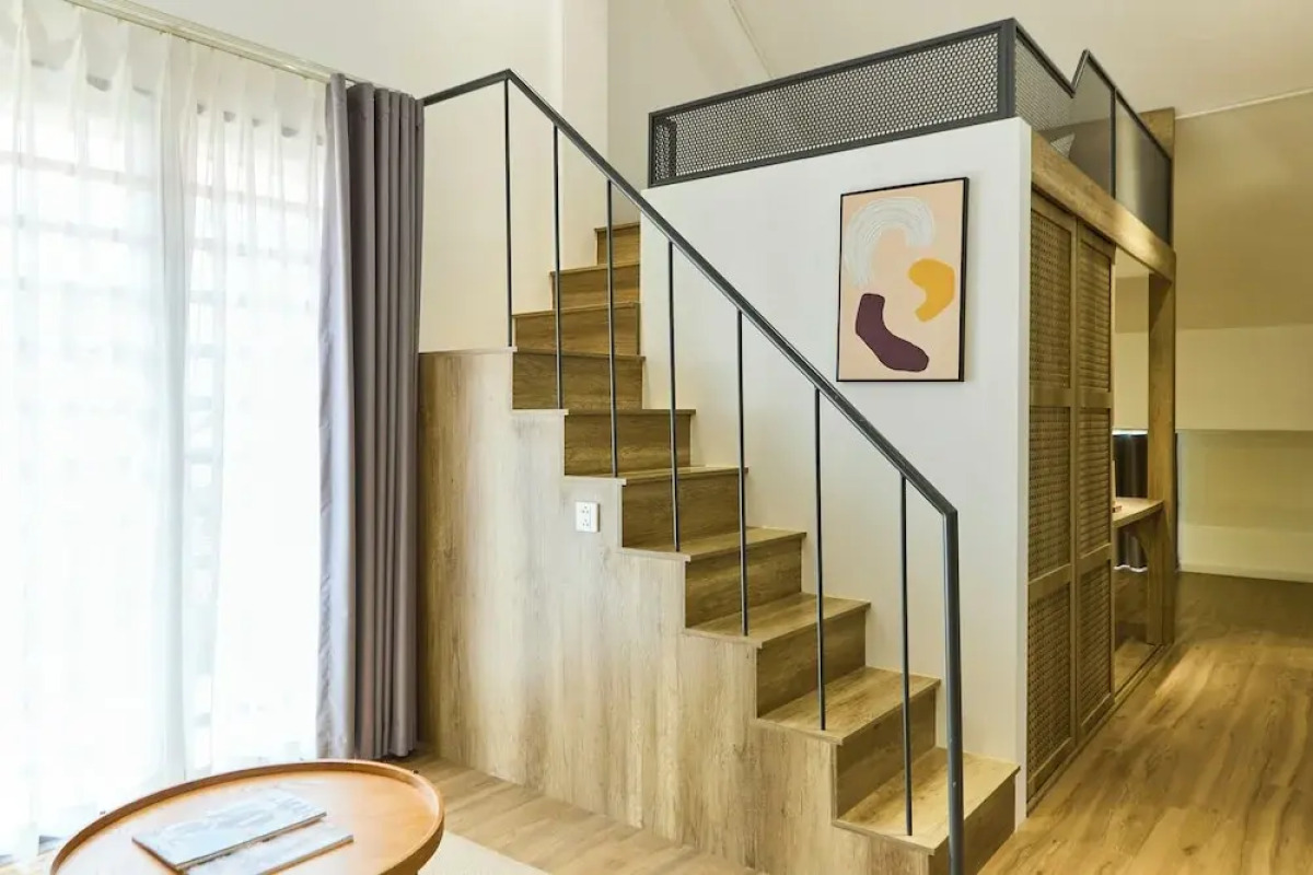 Kin Wander Tan Phong, The Moonage