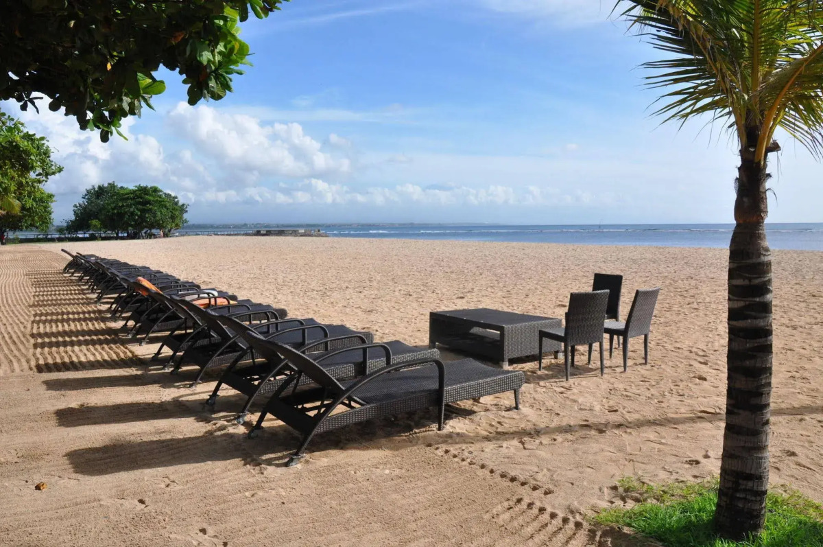 Отель Bali Beach