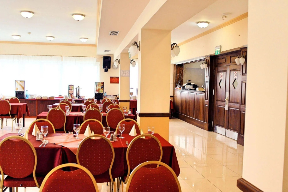 Fried Castle Hotel and Restaurant