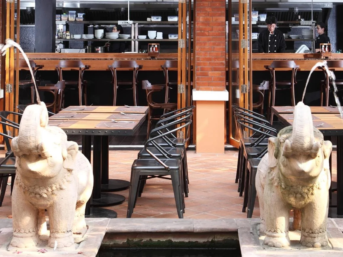 Rambuttri Village Inn & Plaza