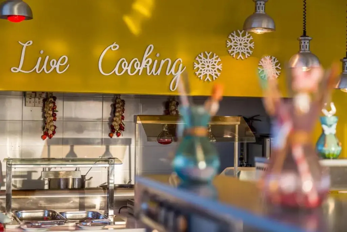 Nicholas Color Hotel