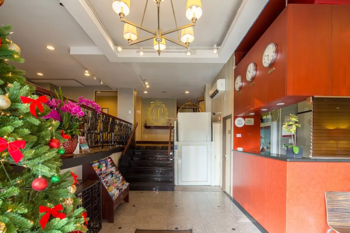 Prince Flushing Hotel