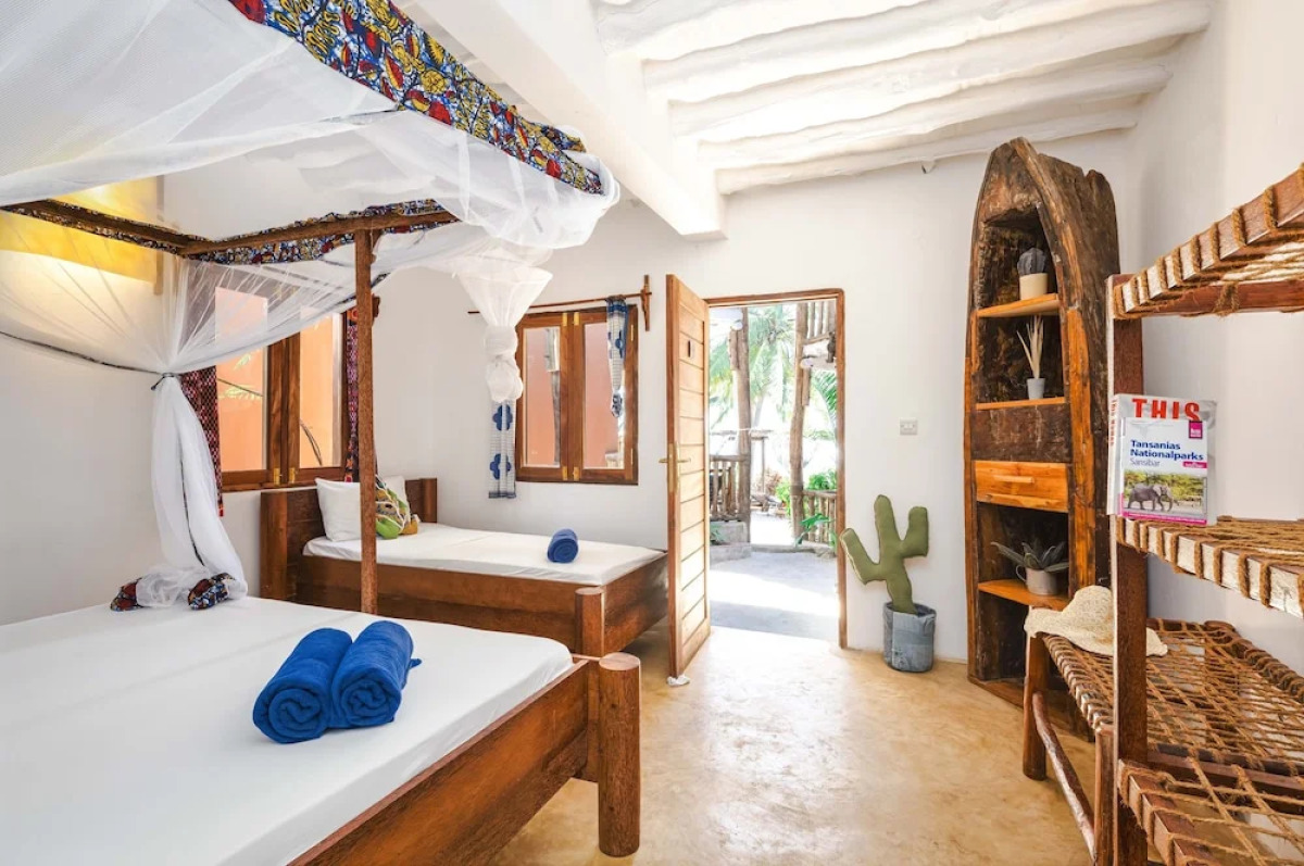 Shanuo Beach Bungalows