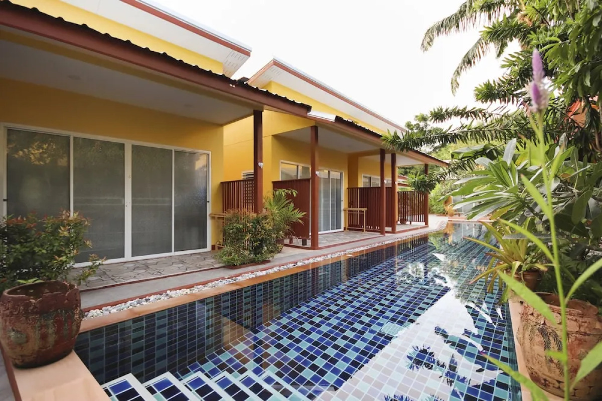 Ban Elephant Blanc Bungalow