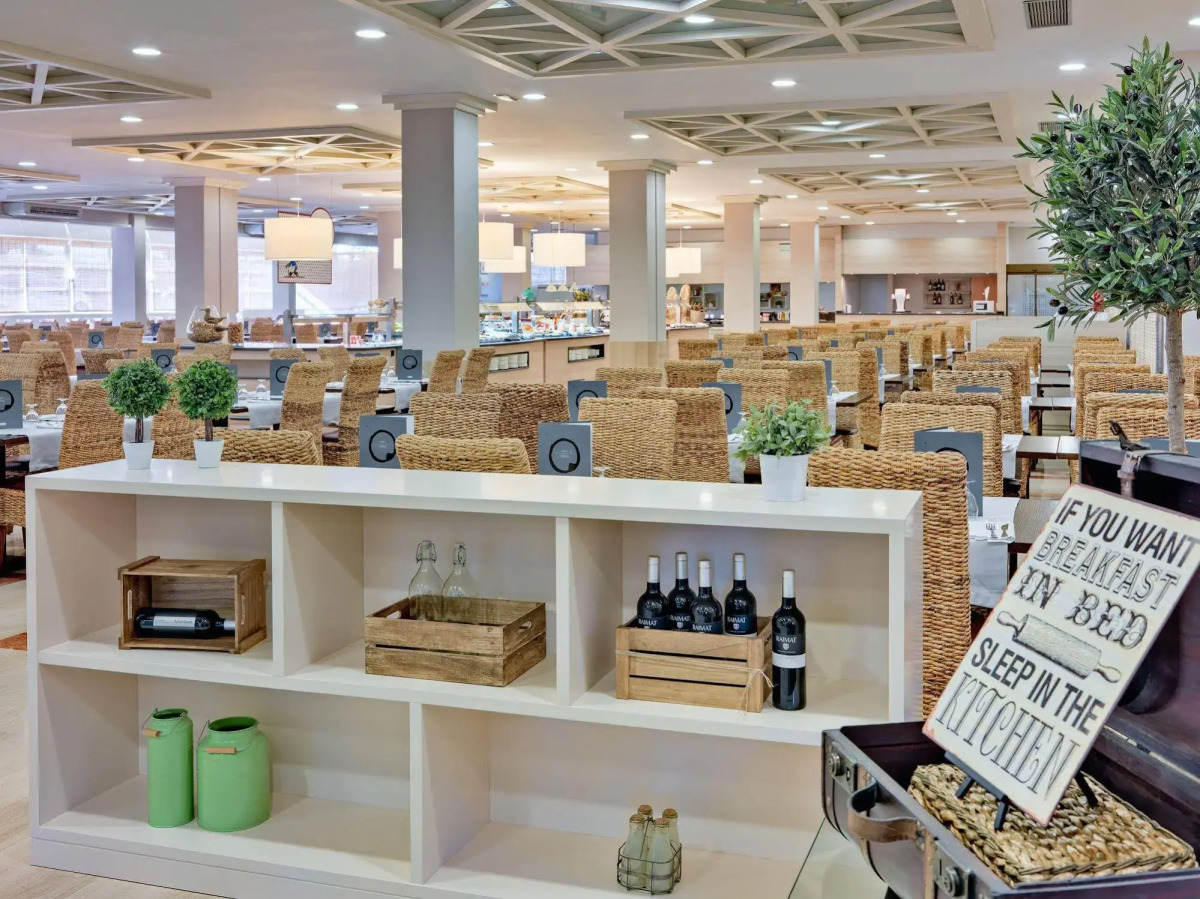 H10 Mediterranean Village