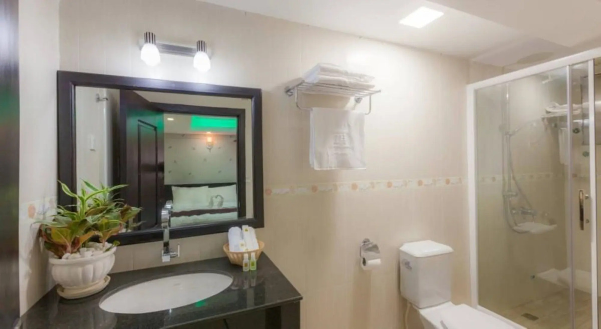 Seventh Heaven Hotel and High Bar