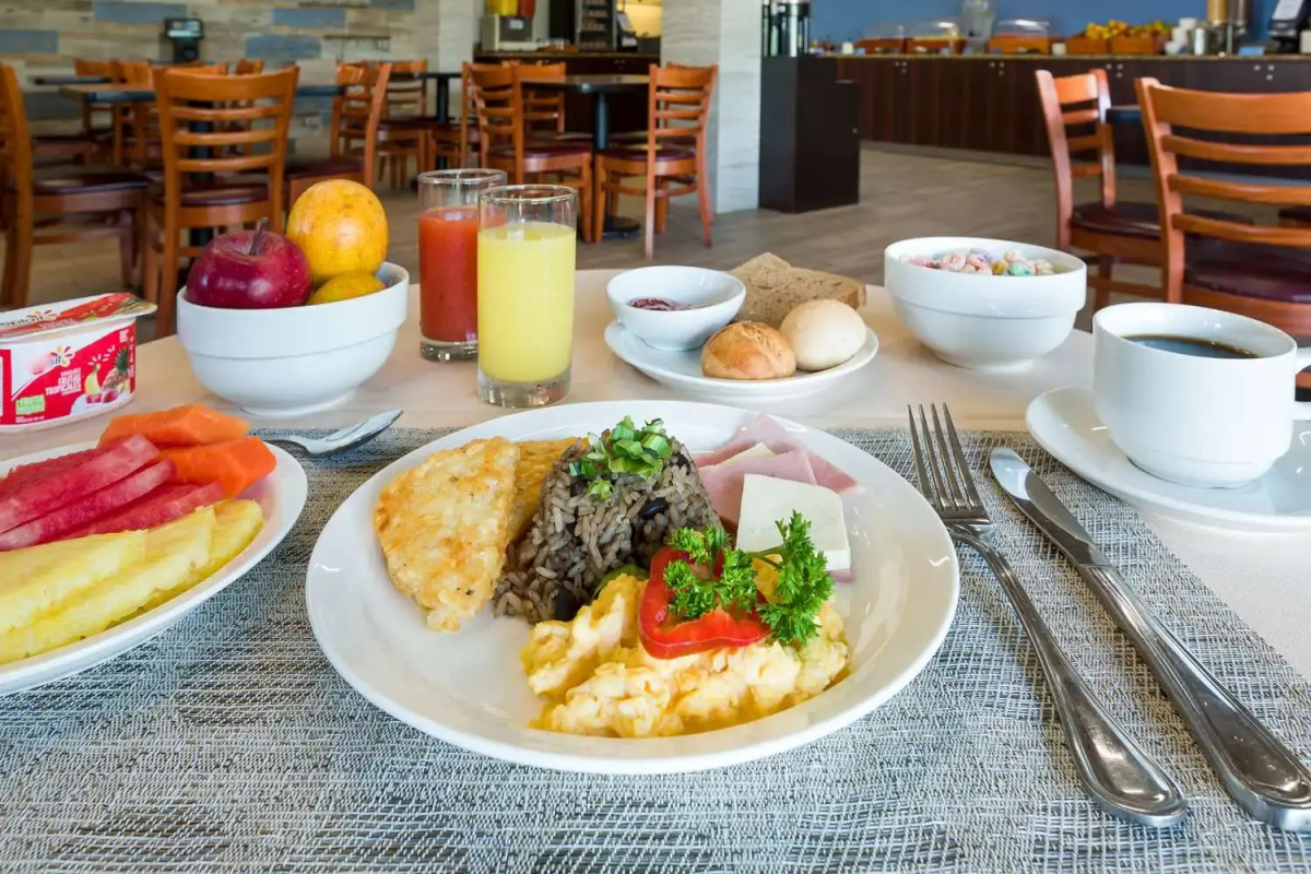 Irazu Hotel & Studios