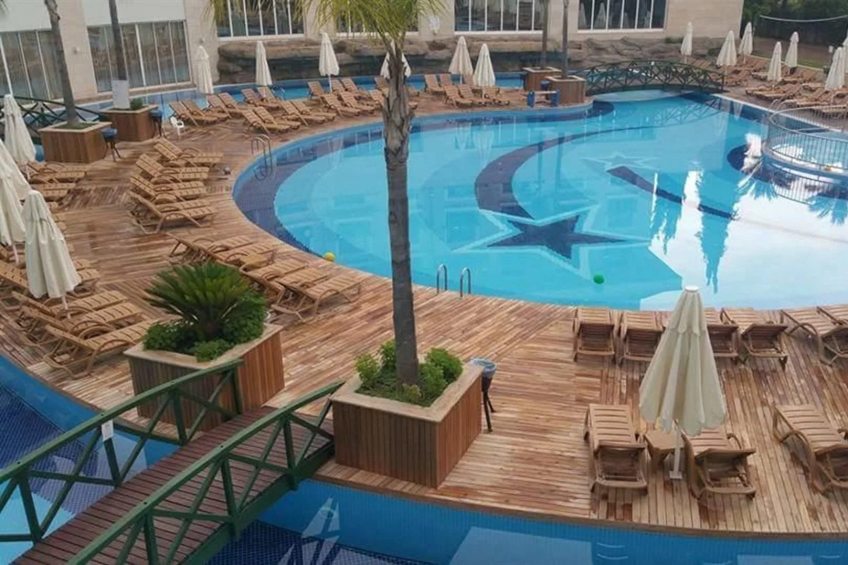 Курорт Meder Resort Hotel