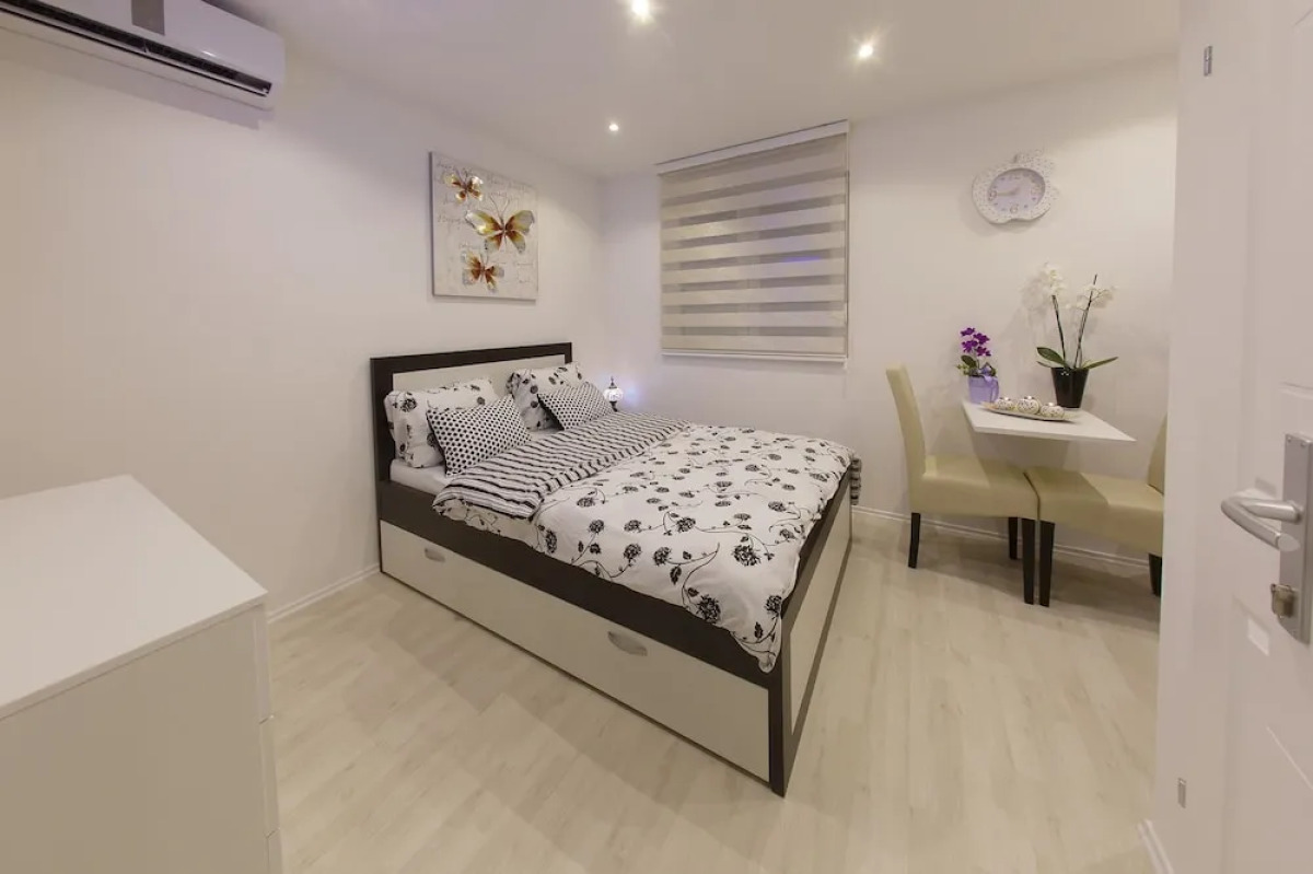 Appleline Apartments (Apple Studios & Rooms) 