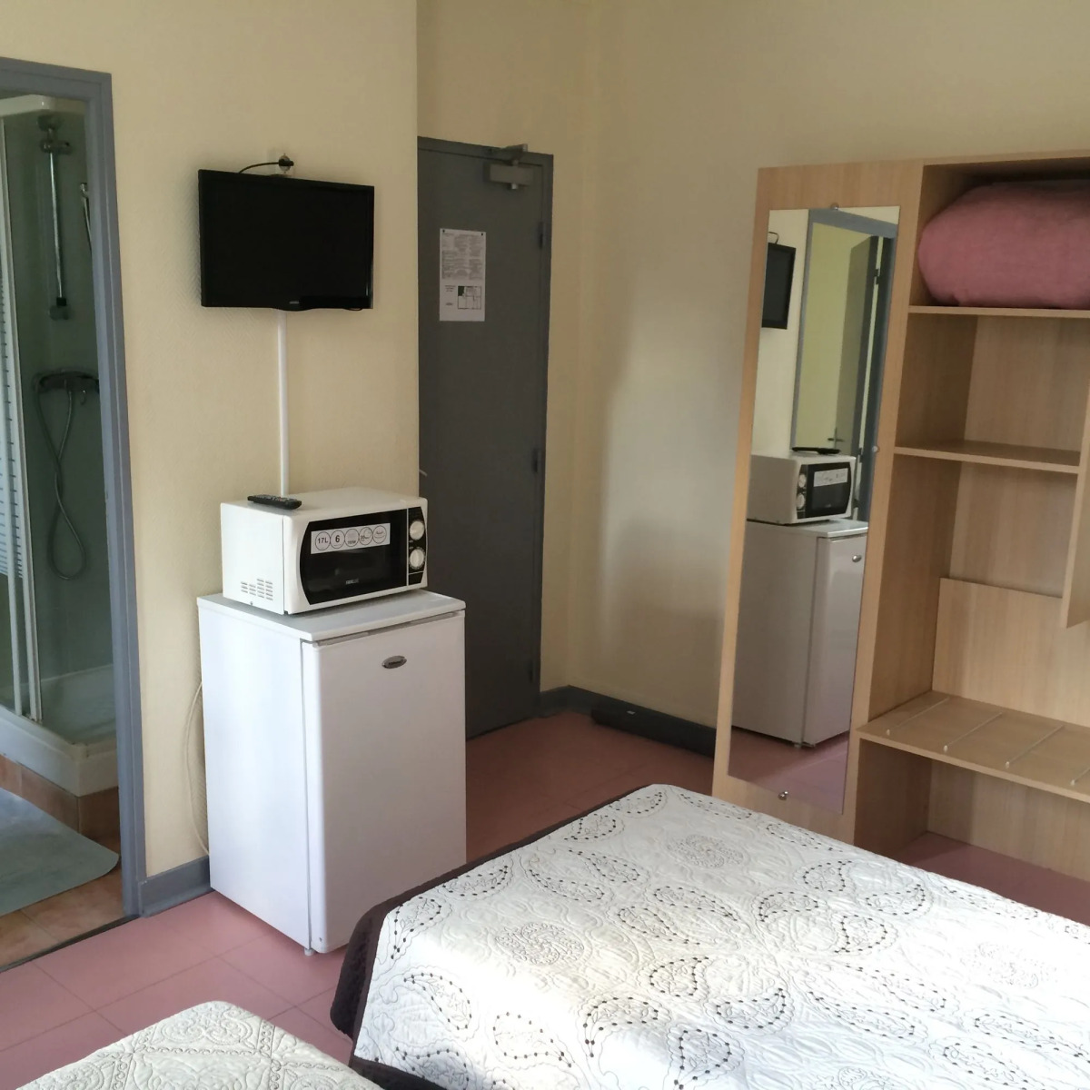 Отель Au Royal Mad