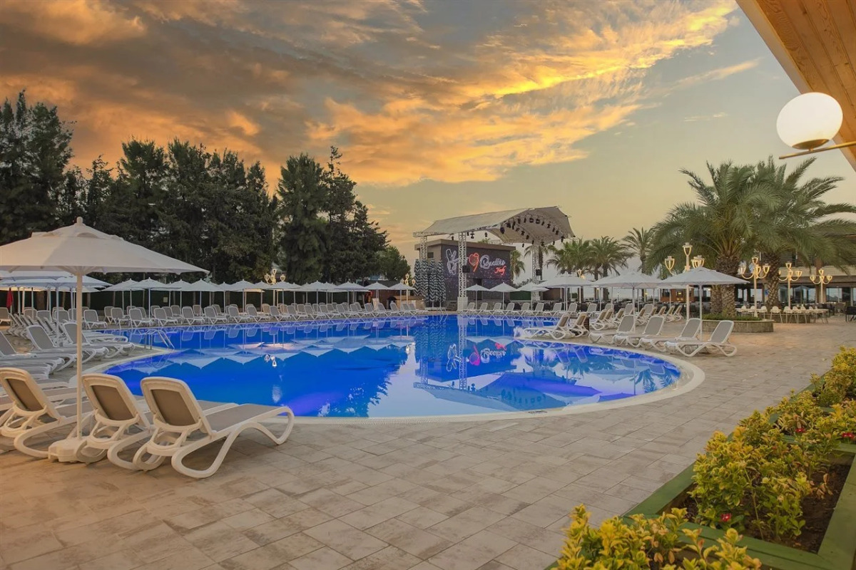 Quattro Beach Spa & Resort Hotel