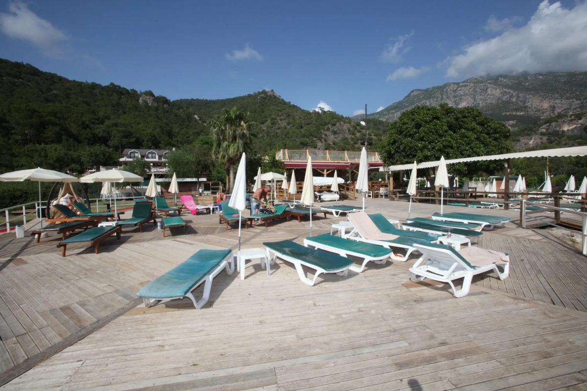 S3 Seahorse Beach Club & Hotel