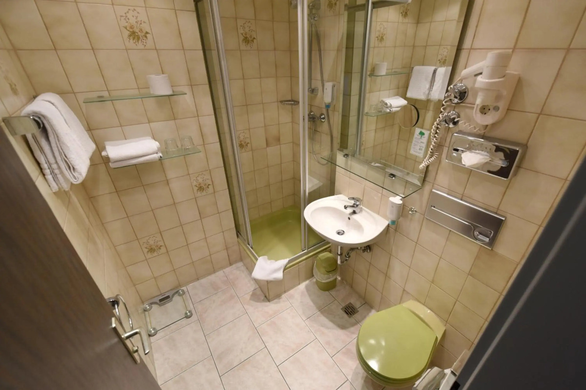 The First Stay Hotel