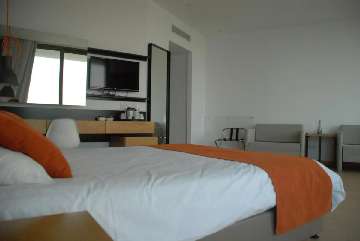 Crystal Springs Beach Hotel