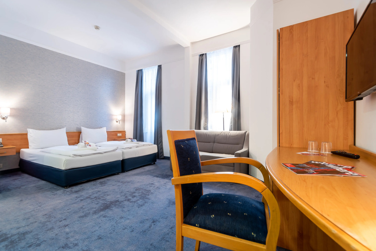 Отель East City