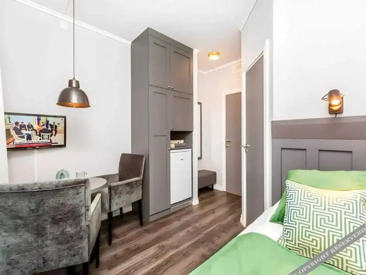 Airport Motel & Apartment