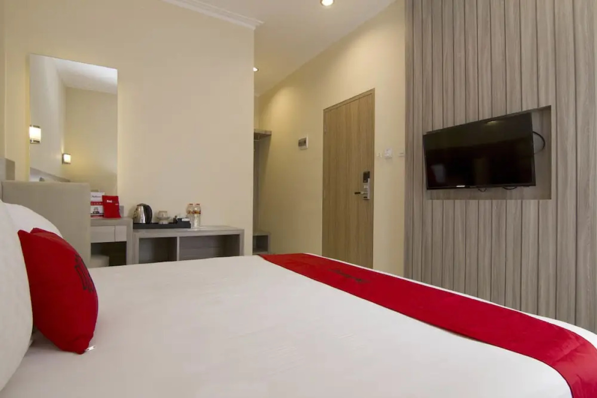 RedDoorz near Universitas Diponegoro