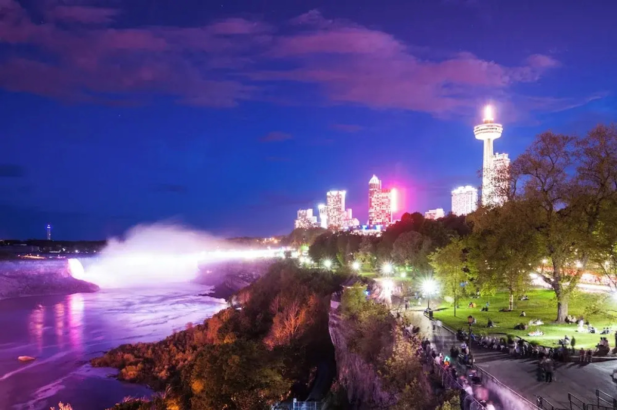 The Brock Niagara Falls Fallsview, Tapestry by Hilton