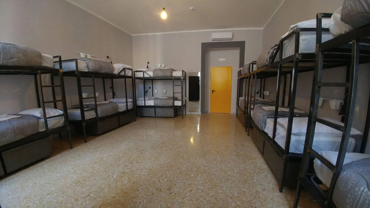 NeapolitanTrips Hostel and Bar