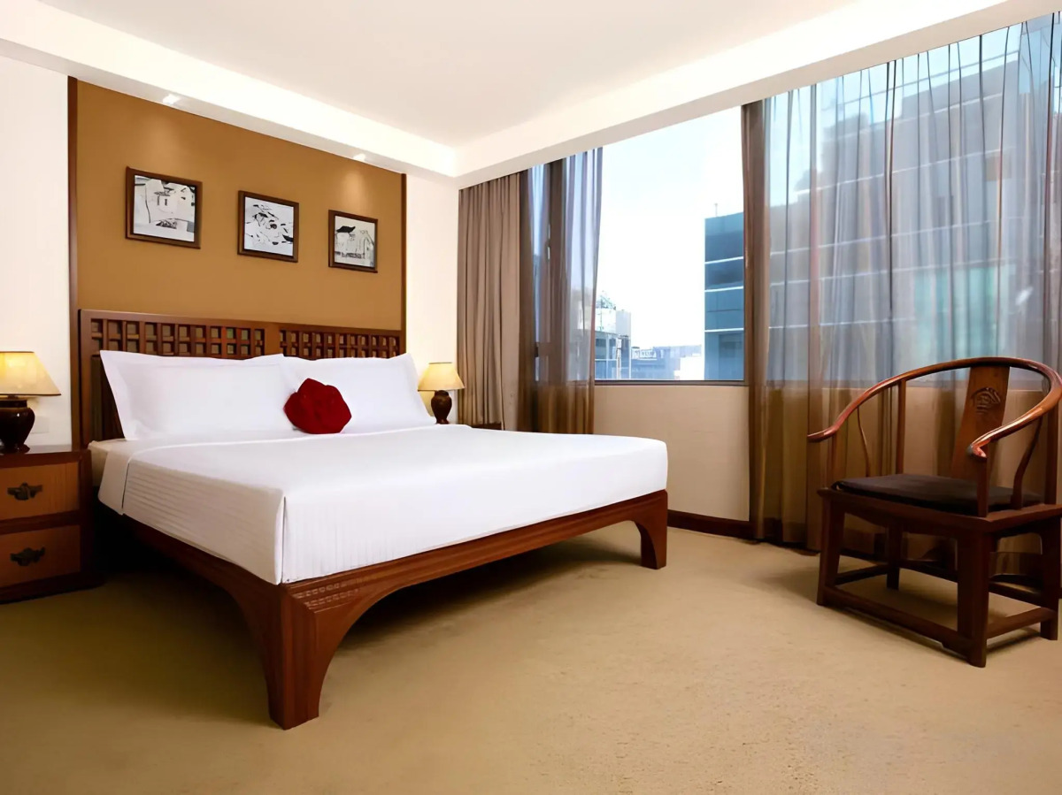 Butterfly on Wellington, Central