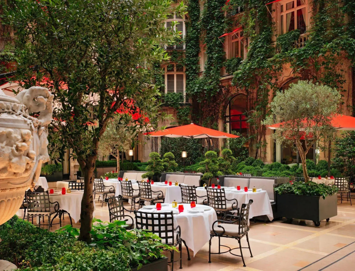 Отель Plaza Athenee