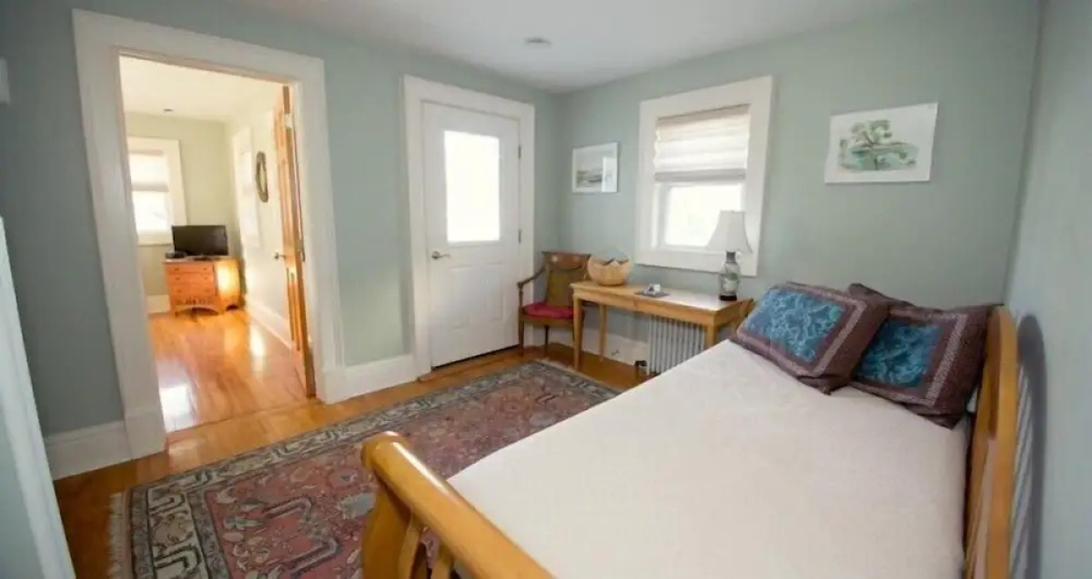 24 East Main Street B&B