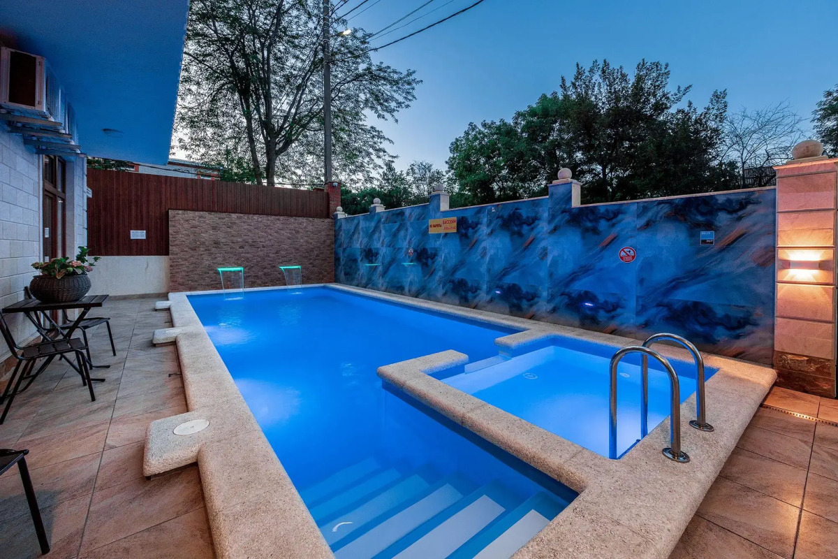 Адонис (Дивноморское)