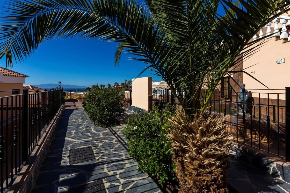 Paradise Court Aparthotel