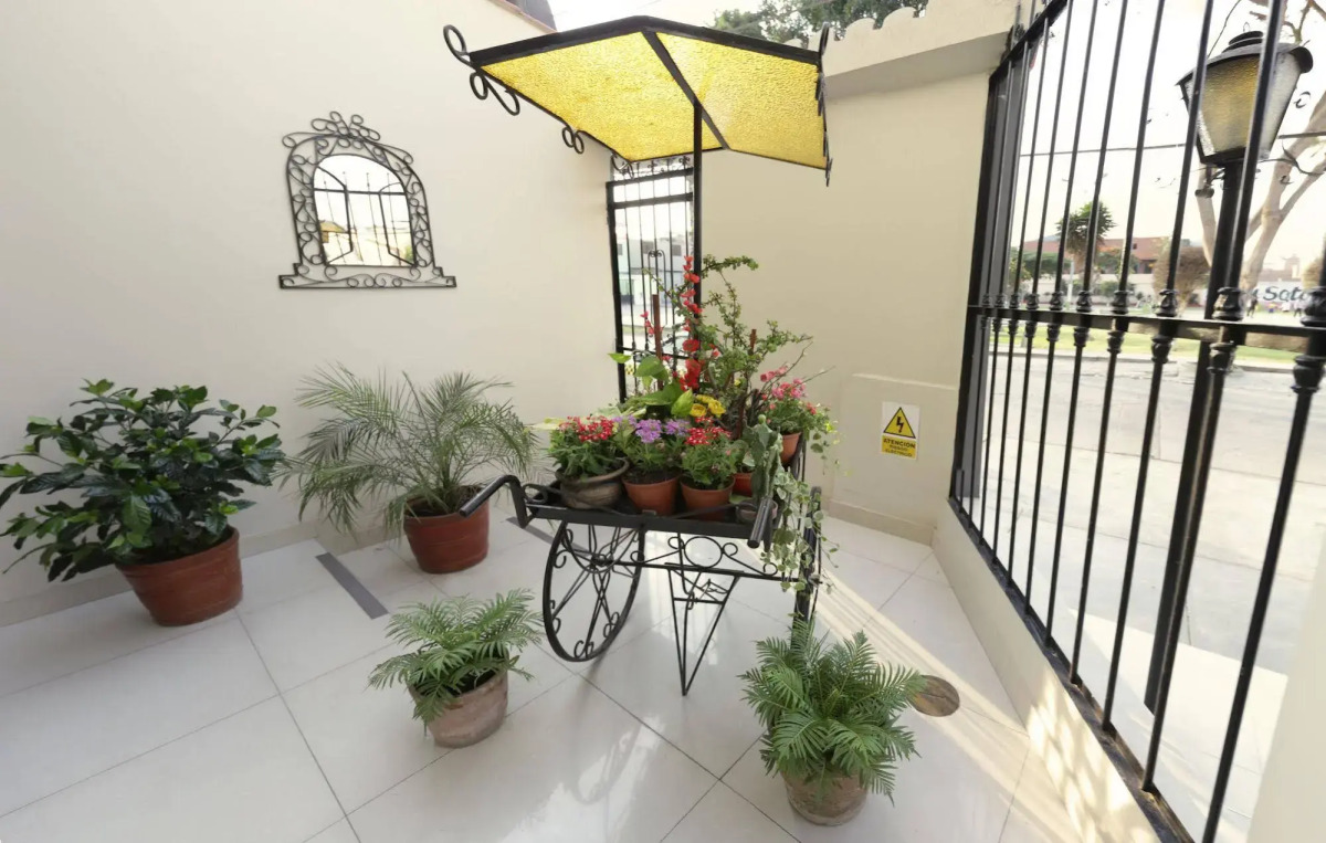 Hotel Manhattan Inn Airport