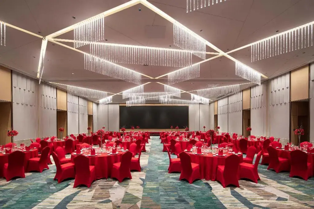 Holiday Inn Wuxi Central Station by IHG