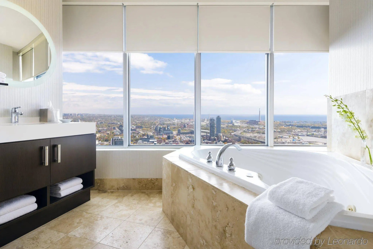 One King West Hotel & Residence