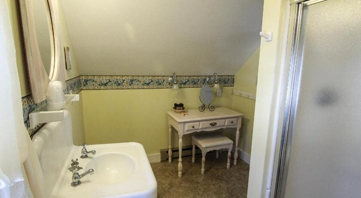 Admiral Peary Inn Bed & Breakfast