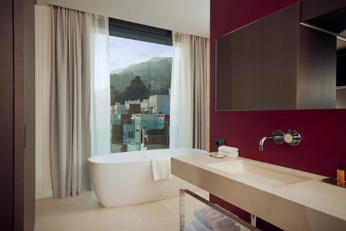 Отель Hilton Lake Como