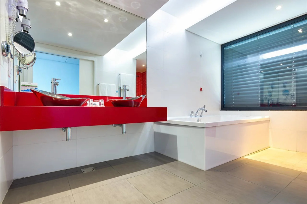 Four Views Monumental Lido