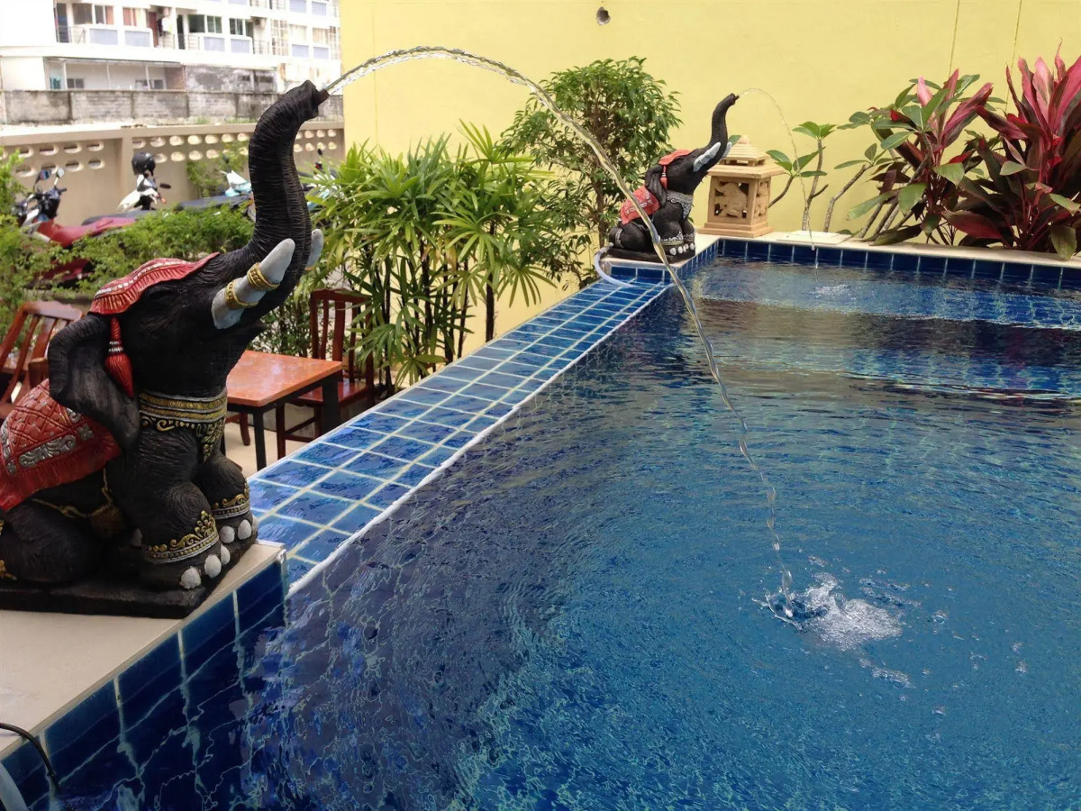 Green Harbor Hotel & Service Apartment