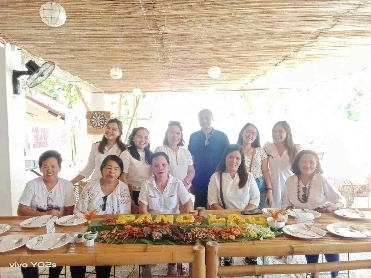 On Board Panglao Beach Hostel and Resort