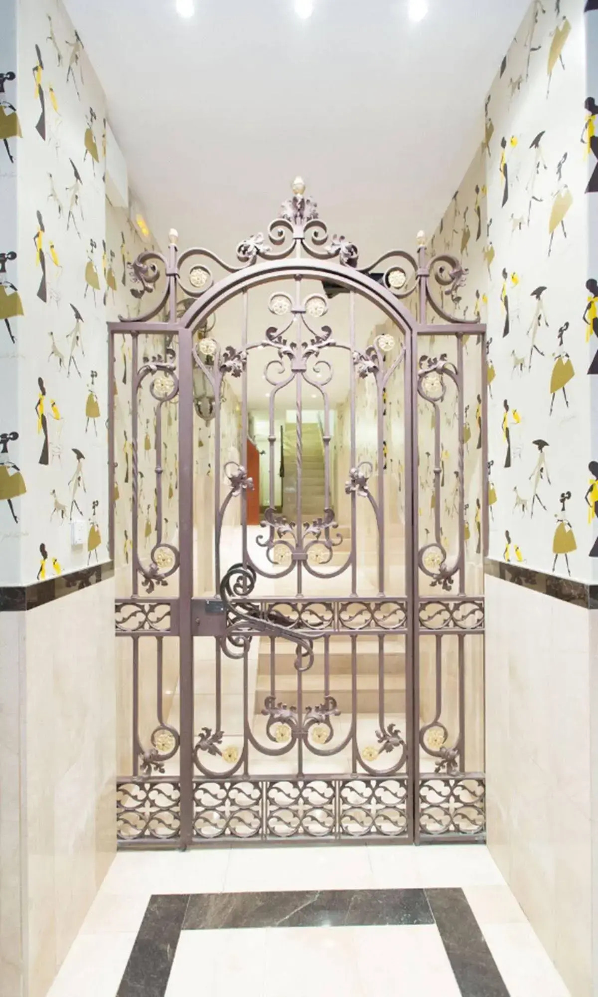 AinB Las Ramblas Colón Apartments