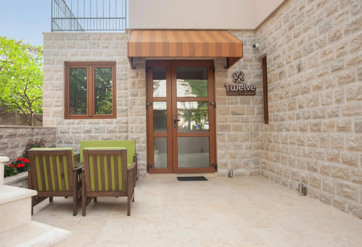 Отель Twelve by Aycon