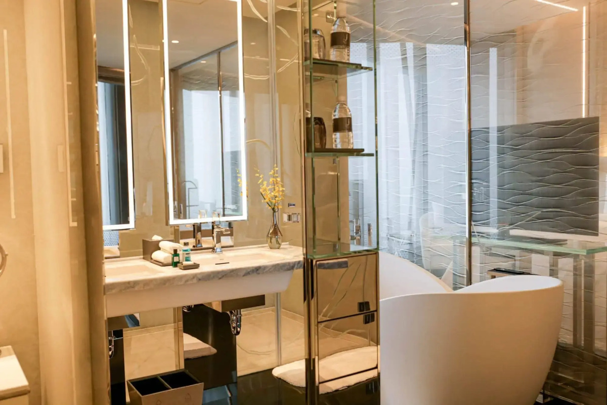 J Hotel, Shanghai Tower