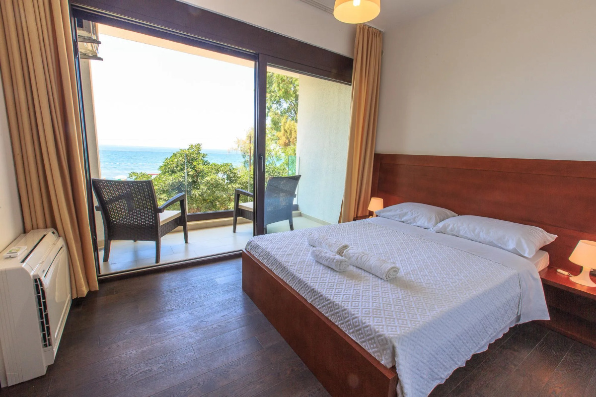 Apartments Kuce Lekovica snack bar- Bistro & Beach