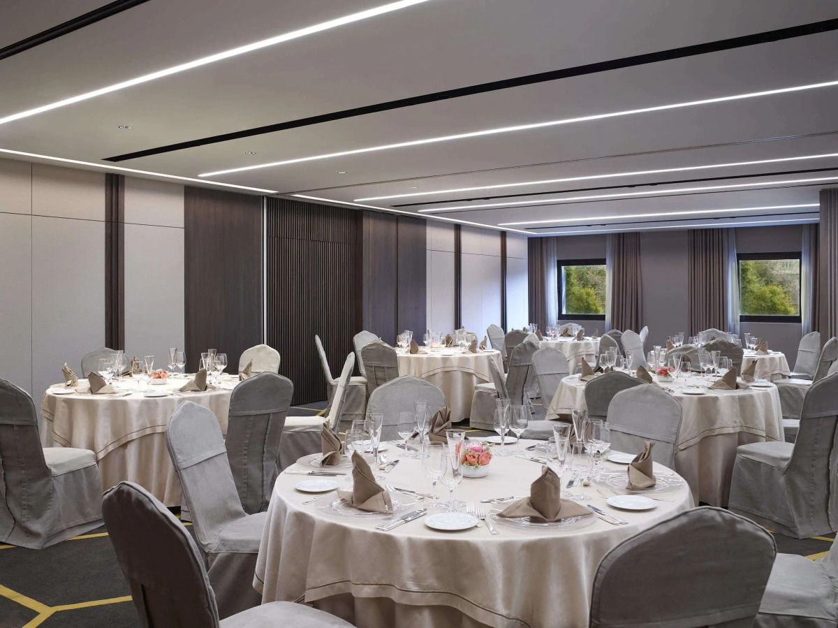 Отель NJV Athens Plaza